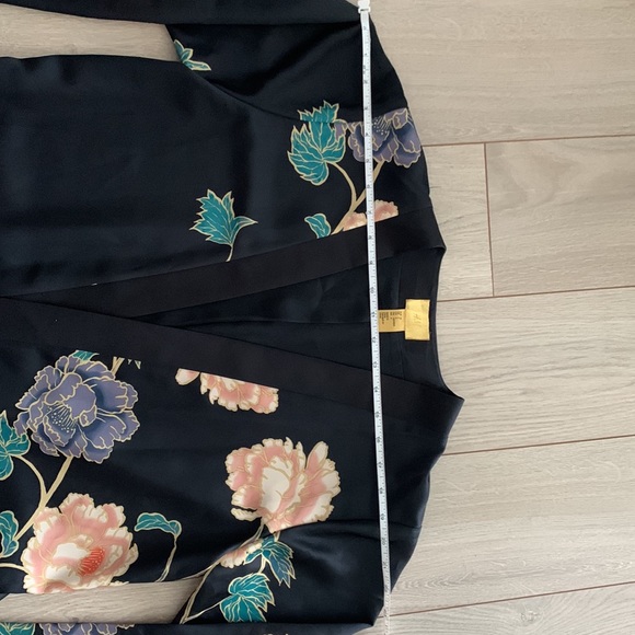 H&M Kimono Amazing add on to your wardrobe!! - Picture 9 of 10